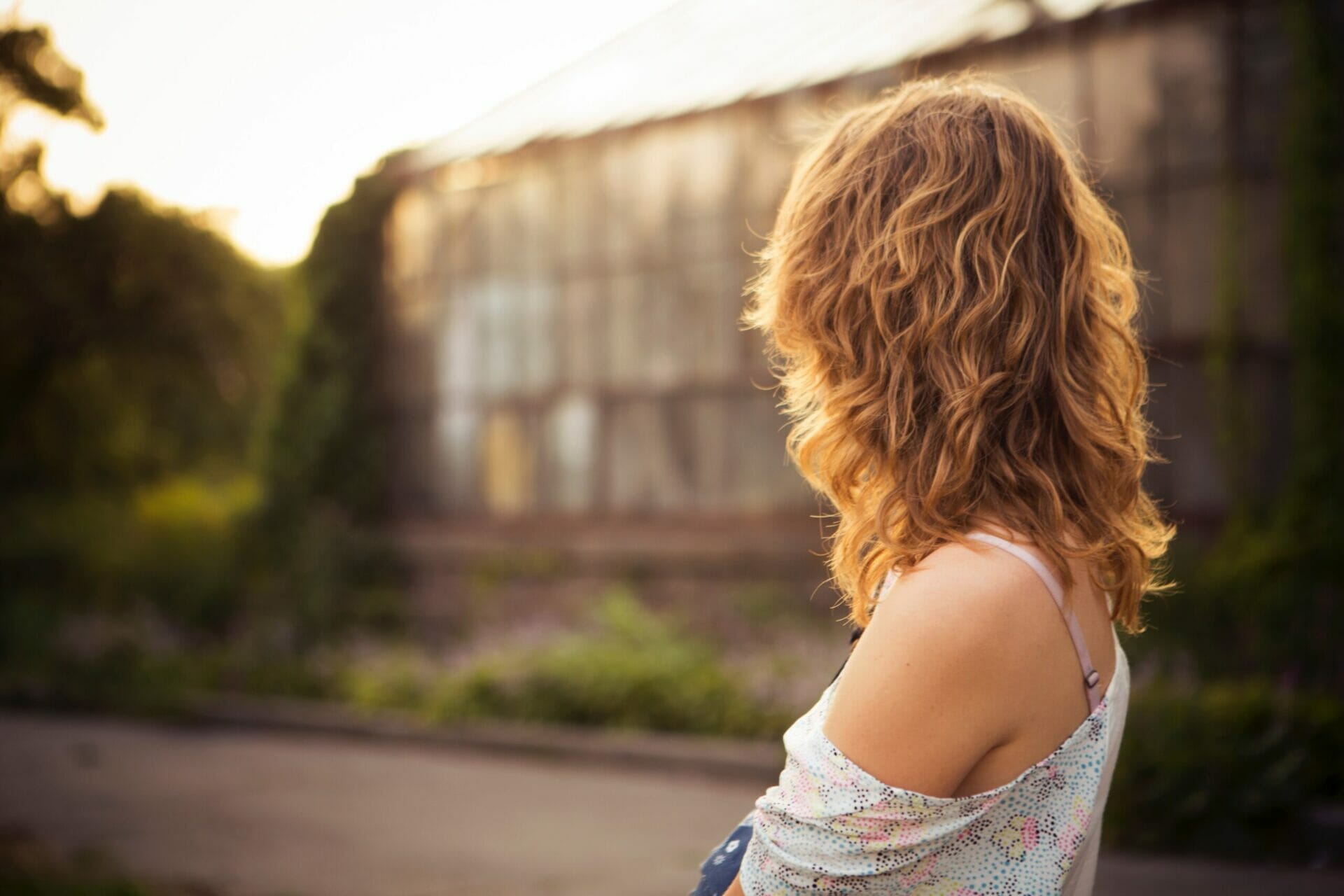 Woman standing with her back to the camera in a white shirt